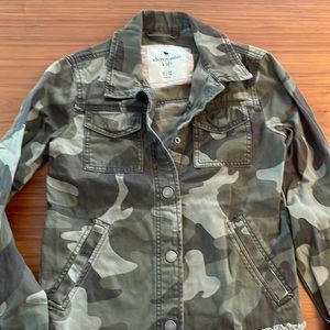 Abercrombie kids camo canvas jacket